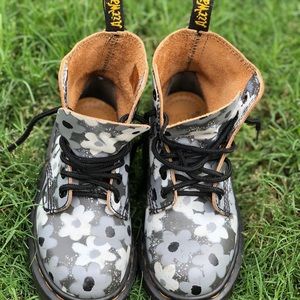 Kids floral Dr. Martens